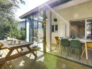 Maison avec piscine et jardin