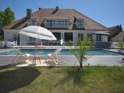 Maison avec piscine et jardin