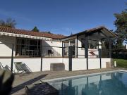 Maison avec piscine et jardin