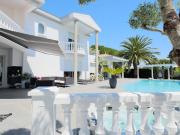 Maison avec piscine et jardin