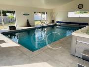 Maison avec piscine et jardin