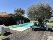 Maison avec piscine et jardin