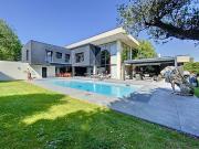 Maison avec piscine et jardin