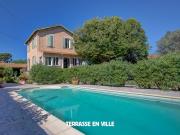 Maison avec piscine et jardin