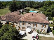 Maison avec piscine et jardin