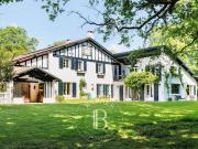 Maison avec piscine et jardin
