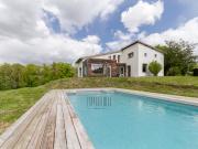 Maison avec piscine et jardin