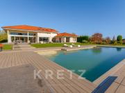 Maison avec piscine et jardin