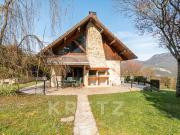 Maison avec piscine et jardin