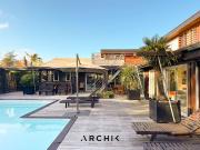 Maison avec piscine et jardin