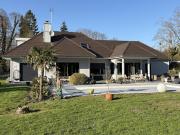 Maison avec piscine et jardin