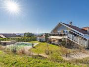 Maison avec piscine et jardin