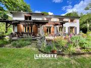 Maison avec piscine et jardin