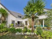 Maison avec piscine et jardin