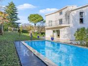 Maison avec piscine et jardin