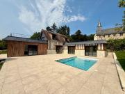 Maison avec piscine et jardin
