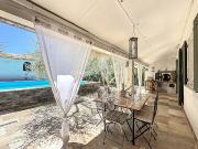 Maison avec piscine et jardin