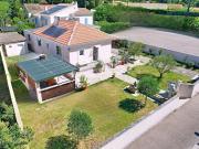 Maison avec piscine et jardin