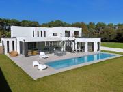 Maison avec piscine et terrasse