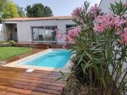 Maison avec piscine et terrasse