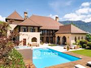 Maison avec piscine et terrasse Maison avec piscine et terrasse