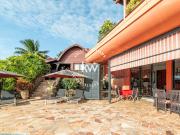 Maison avec piscine et terrasse