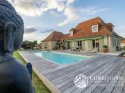 Maison avec piscine et terrasse