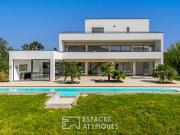 Maison avec piscine et terrasse