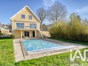 Maison avec piscine et terrasse