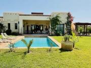 Maison avec piscine et terrasse