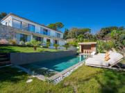 Maison avec piscine et terrasse