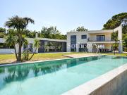 Maison avec piscine et terrasse