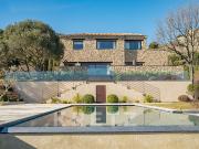 Maison avec piscine et terrasse Maison avec piscine et terrasse
