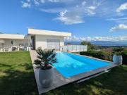 Maison avec piscine et terrasse