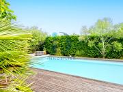 Maison avec piscine et terrasse