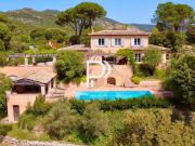 Maison avec piscine et terrasse Maison avec piscine et terrasse