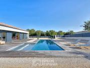 Maison avec piscine et terrasse