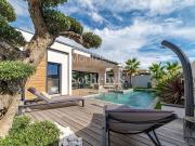 Maison avec piscine et terrasse