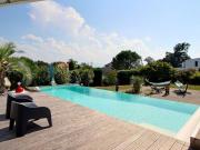 Maison avec piscine et terrasse