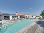 Maison avec piscine et terrasse