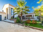 Maison avec piscine et terrasse