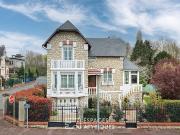 Maison avec piscine et terrasse