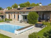 Maison avec piscine et terrasse Maison avec piscine et terrasse