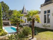 Maison avec piscine et terrasse Maison avec piscine et terrasse
