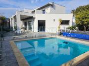 Maison avec piscine et terrasse