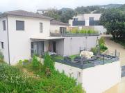 Maison avec piscine et terrasse