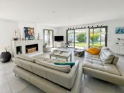 Maison avec piscine et terrasse