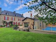 Maison avec piscine et terrasse