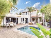 Maison avec piscine et terrasse