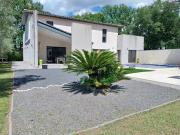 Maison avec piscine et terrasse